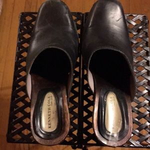 Kenneth Cole black clogs